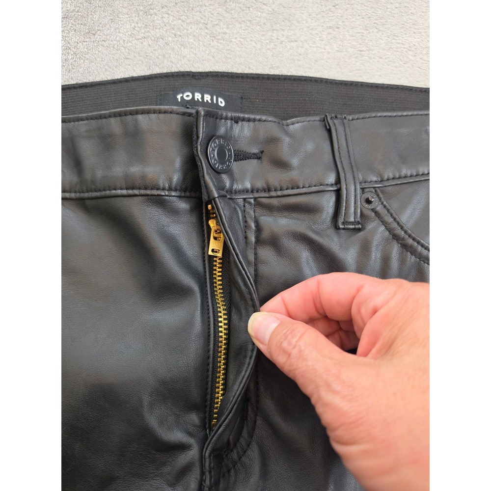 Torrid Black Faux Leather Mini Skirt Womens 14 Elastic Waist 5 Pocket Edgy Matte - Picture 9 of 9
